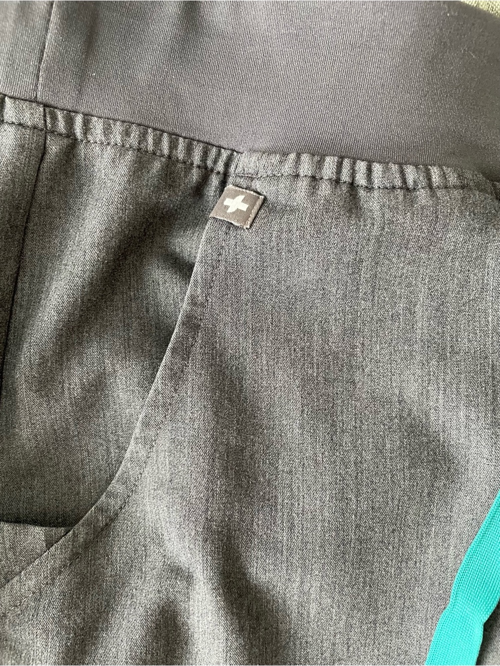 Figs Women’s Technical Collection Graphite Gray Scrub Jogger Medium Petite - Picture 4 of 10